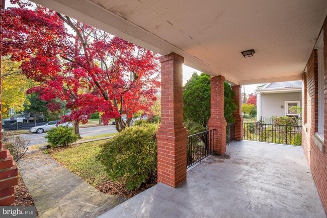 Building Photo - 4307 Fessenden St NW