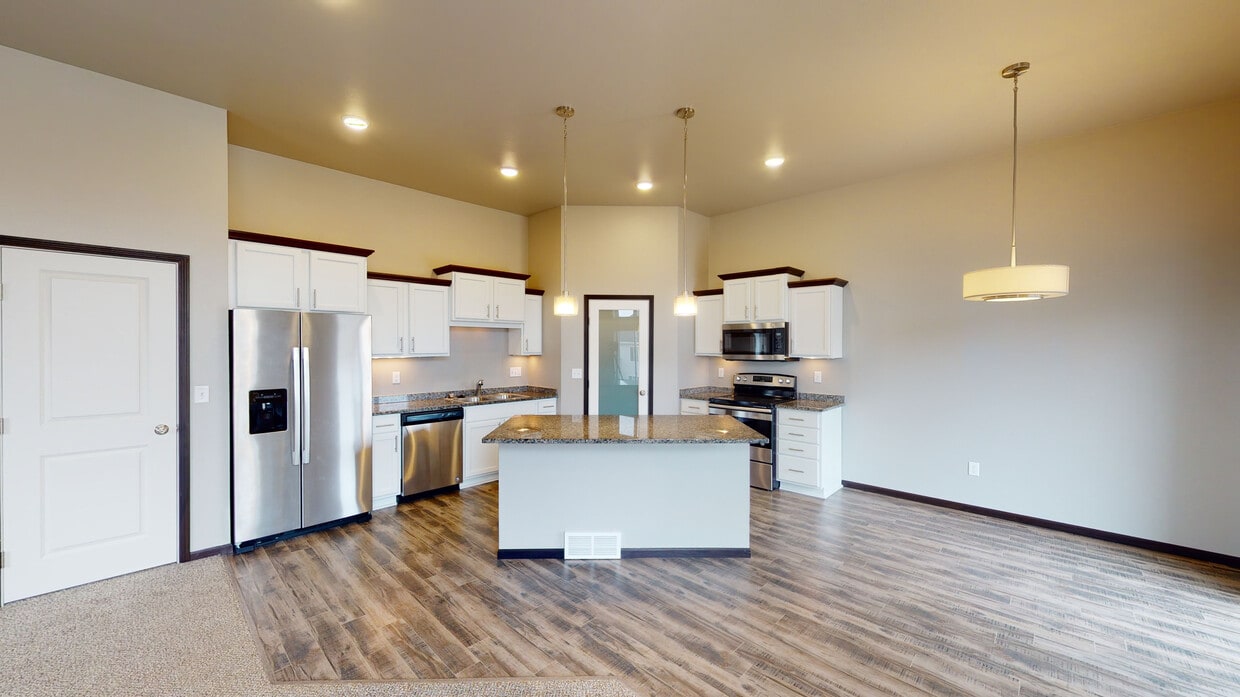tri-level kitchen - Diamond Creek Townhomes & Twinhomes