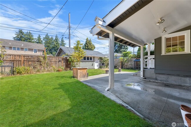Building Photo - 3617 N Verde St