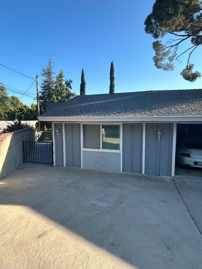 Building Photo - 3054 Gertrude Ave