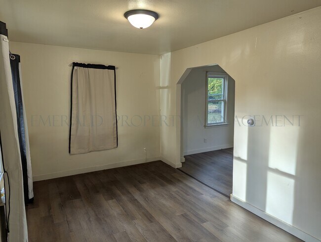 Foto del edificio - 1318 N Burbank Ave