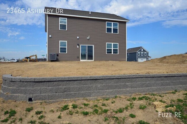 Foto del edificio - 23465 Ashbury Dr