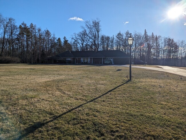 Building Photo - 418 Maple Ave