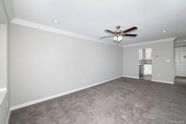 Building Photo - 425 Newbridge Rd
