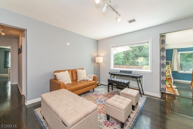 Building Photo - 38 Chestnut Hill Pl