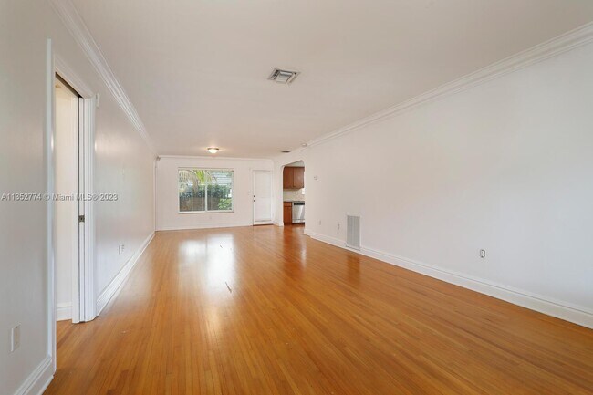 Foto del edificio - 4606 SW 11th St