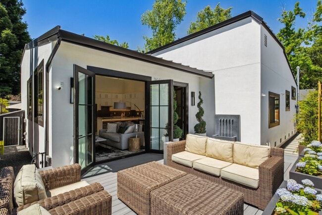 Building Photo - Newly Built Home With Loft in Downtown Palo Alto