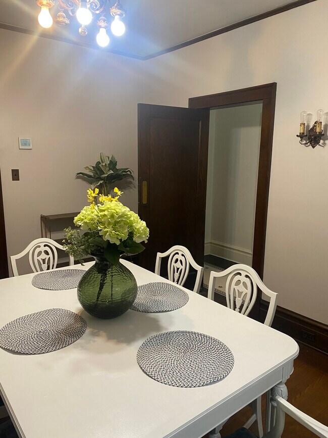 Foto del edificio - 301 Bingham Ave