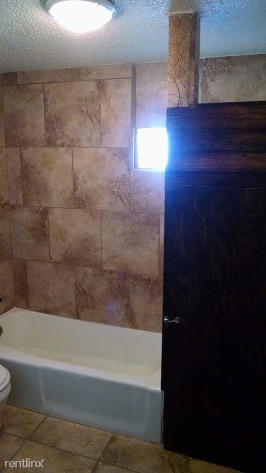 Foto del edificio - 900 E Bowman Ave