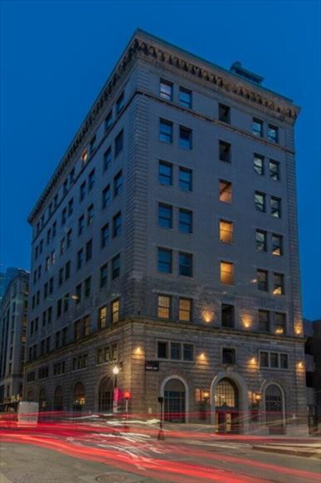 Foto del edificio - 8 Harrison Ave