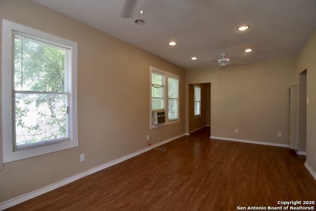 Building Photo - 431 Blue Bonnet St