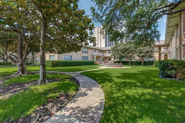 Foto principal - 8619 Edgemere Rd