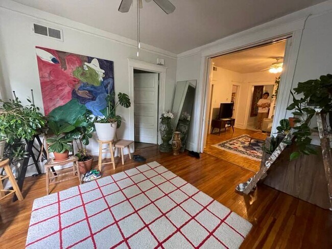Living Room - 2106 W Fletcher St