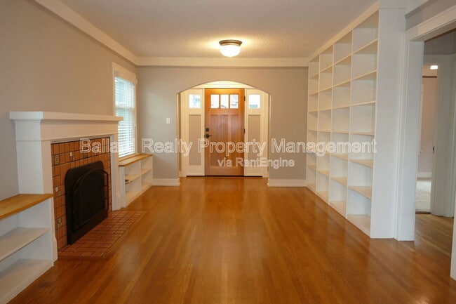 Building Photo - 5746 35th Ave NE