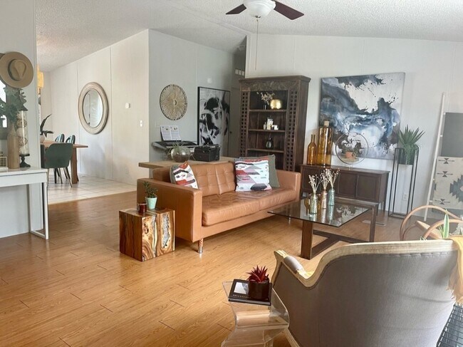Foto del edificio - 204 Lakeshore Dr