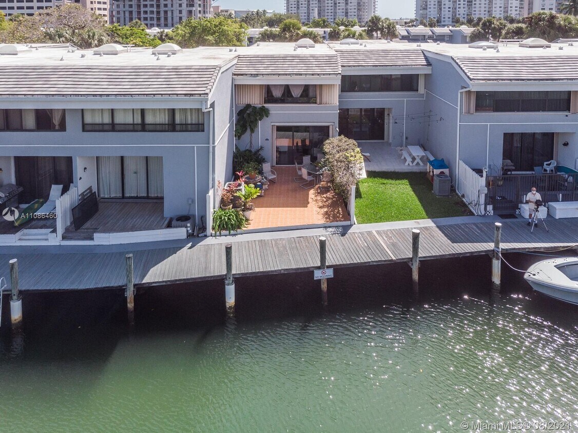 Primary Photo - 329 Poinciana Island Dr