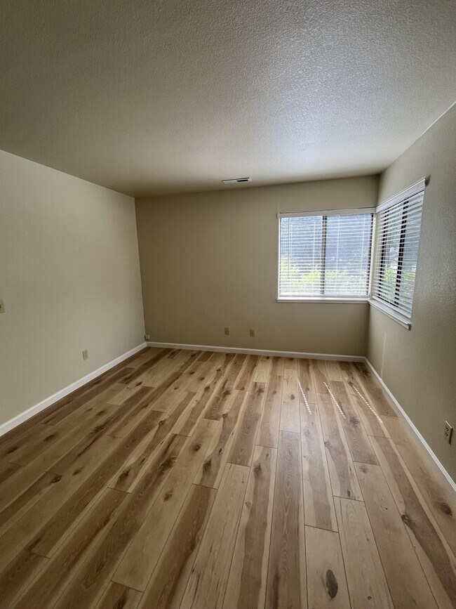 Building Photo - 1754 Mount Olive Dr