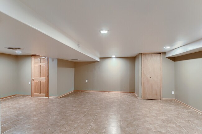 Building Photo - 1651 Howard Ave
