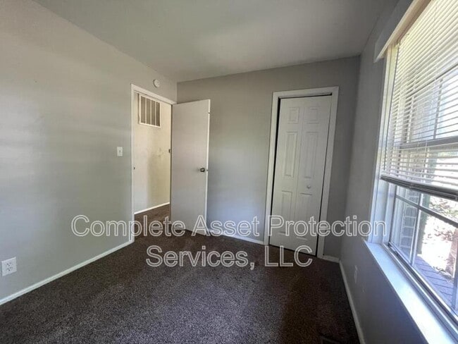 Building Photo - 904 Tall Timber Dr
