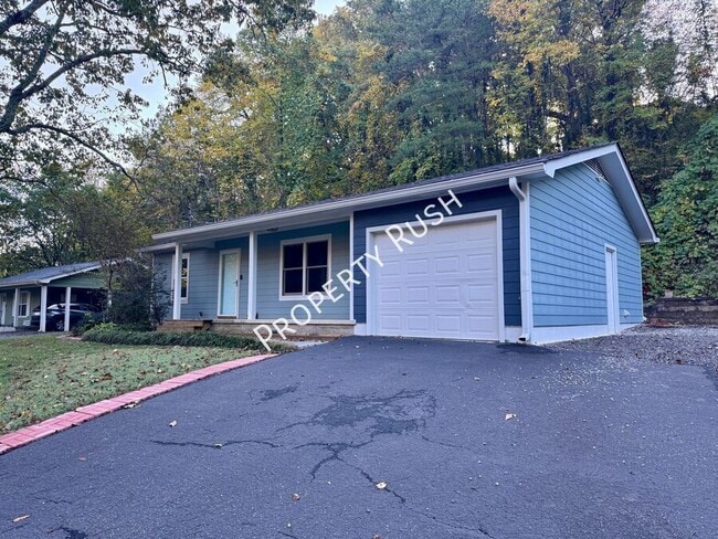 Building Photo - 1110 Fernway Cir