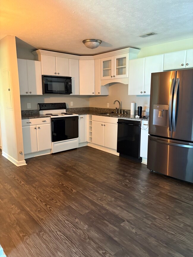 Building Photo - 714 Ashlawn Pl