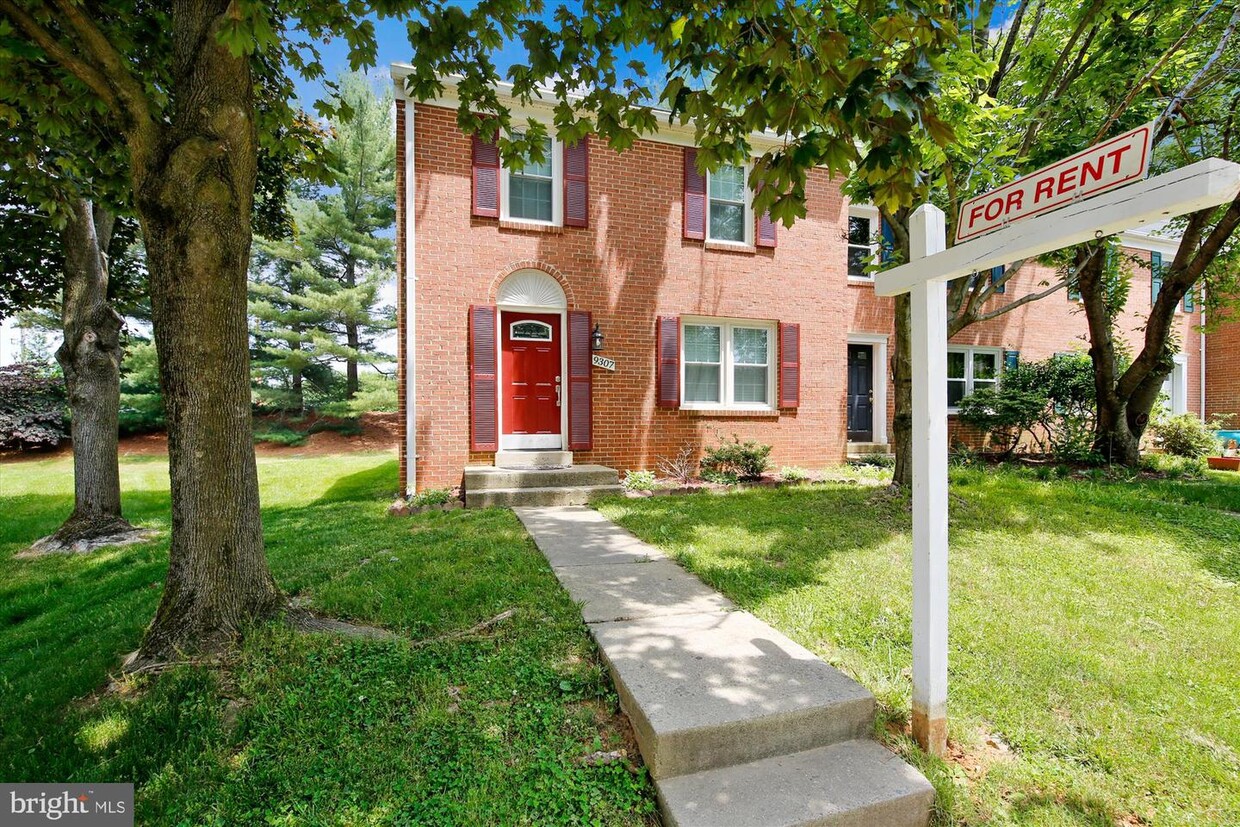 Foto principal - 9307 Bentridge Ave