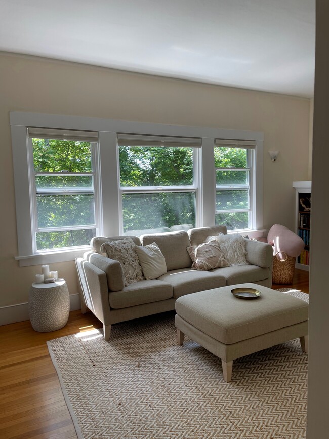 Living room - 5917 Chabot Rd