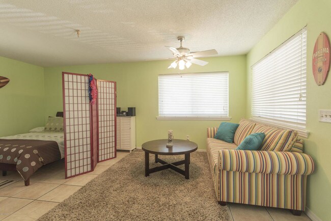 Foto del edificio - 4114 Holiday Dr