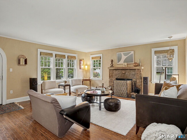 Foto del edificio - 46 Valleywood Rd