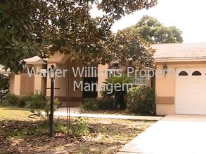 Building Photo - 123 Frontier Dr