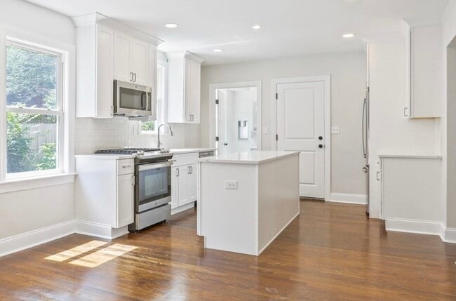 Building Photo - 14-16-16 Coniston Rd