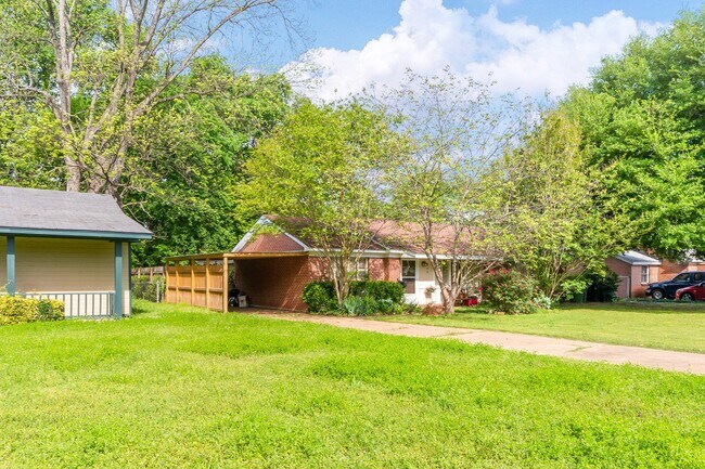 Foto del edificio - 973 Parkwood Ct