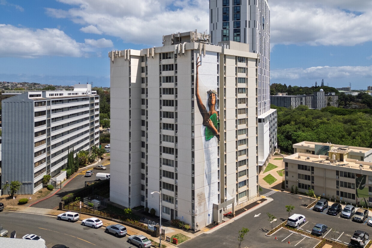 Primary Photo - Halawa View Apartments