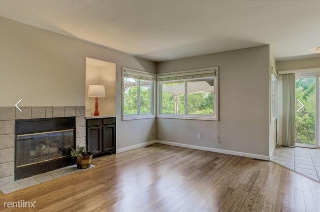 Building Photo - 3 br, 2.5 bath House - 715 Wildrose Way