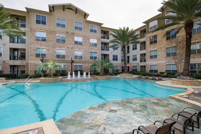 Building Photo - This Swanky 2 BR Could Be Yours