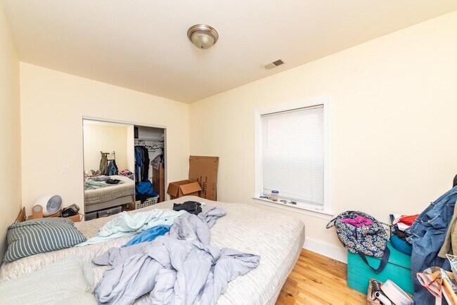 Building Photo - 2 bedroom in Chicago IL 60647
