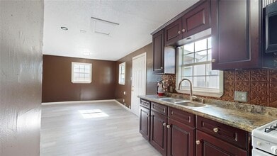 Building Photo - 3806 Cosby St