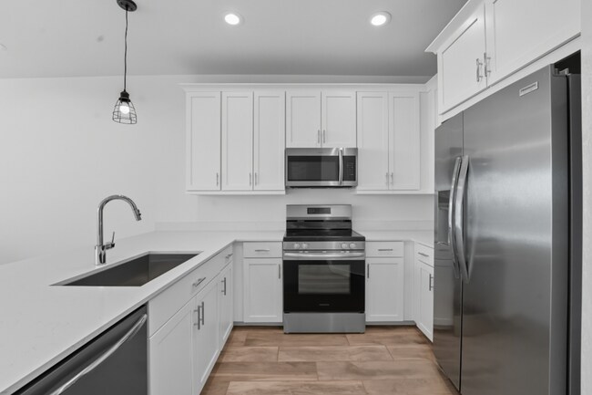 Foto del edificio - Like Brand New Luxurious Modern 3 Bedroom 2 Bath Townhome in Warner Meadow – Rare Rental Opportun...