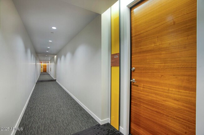 Foto del edificio - 100 W Portland St