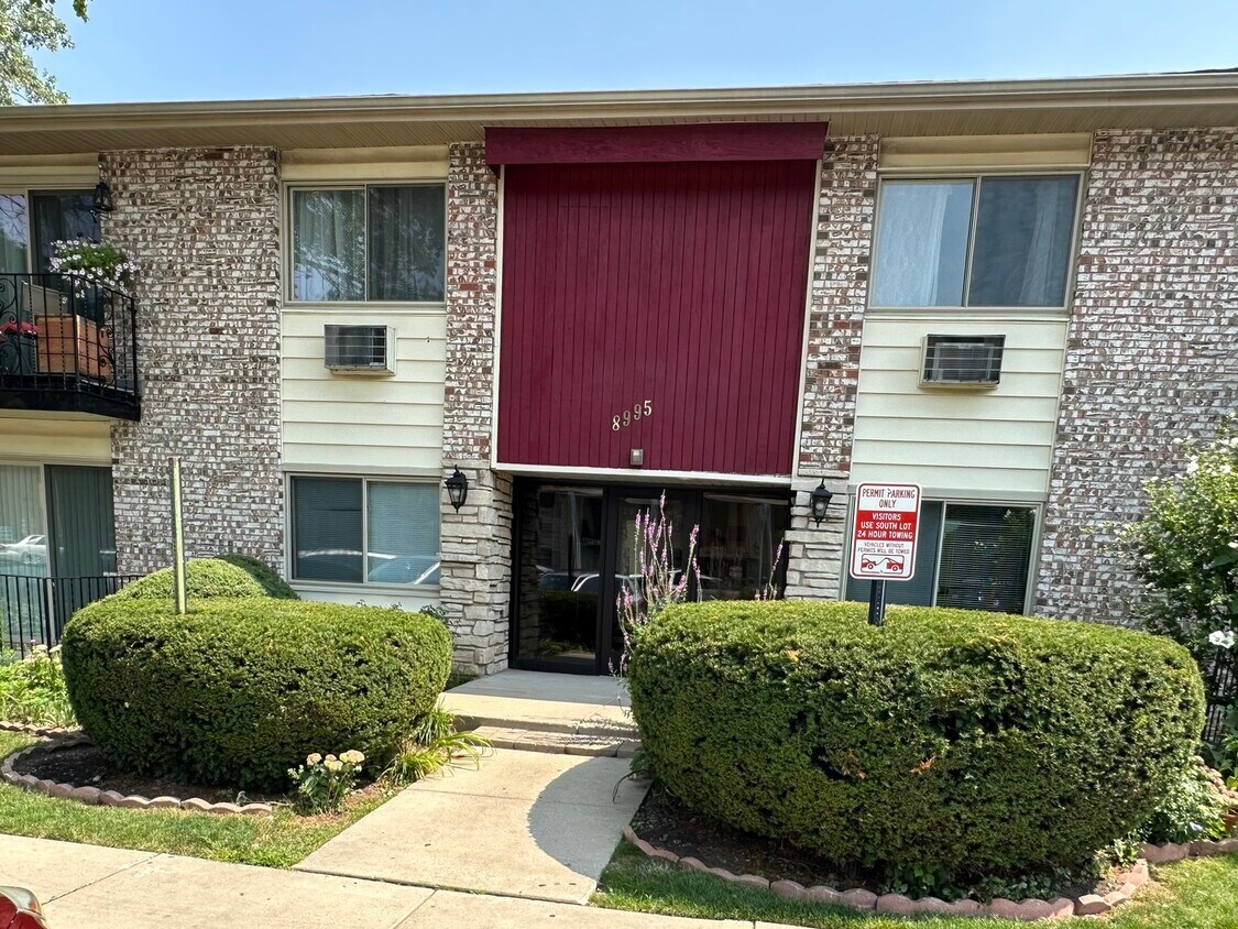 8995 Kennedy Dr Unit 2D, Des Plaines, IL 60016 Condo for Rent in Des Plaines, IL