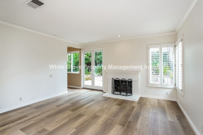 Building Photo - Beautifully Updated 3 bedroom Plus Loft and Office Woodbridge Home