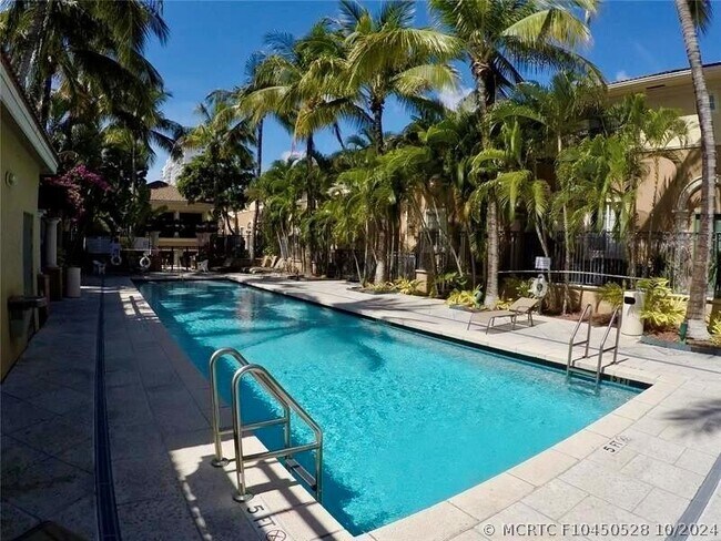 Foto del edificio - 2841 NE 185th St