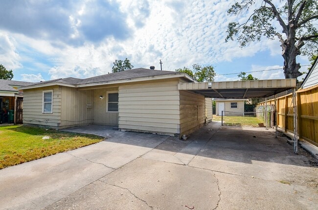 Building Photo - 6741 Limestone St