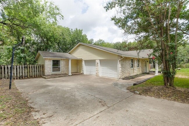 Foto del edificio - 2218 Bahama Rd