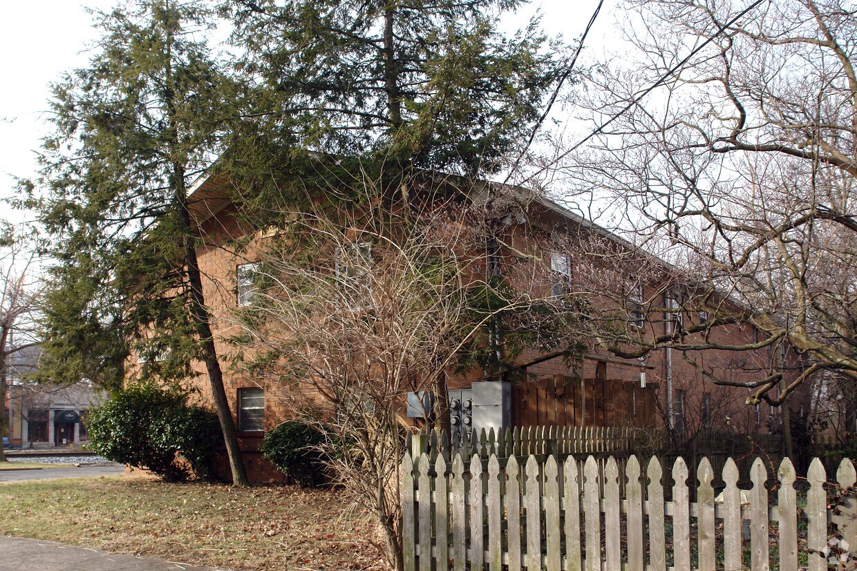 Building Photo - 100-108 N Bayly Ave