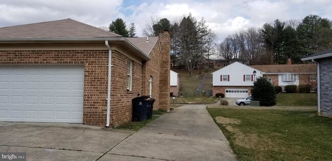 Building Photo - 3504 Burleigh Dr