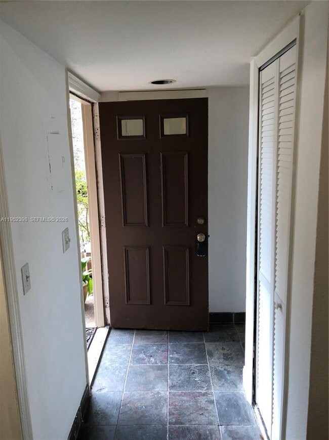 Building Photo - 685 Grenadine Ct