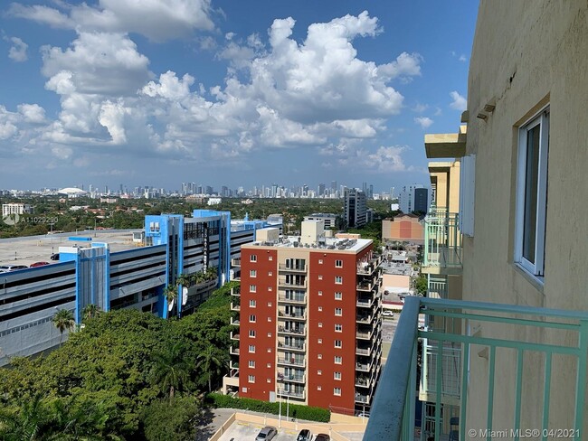 Foto del edificio - 3500 Coral Way