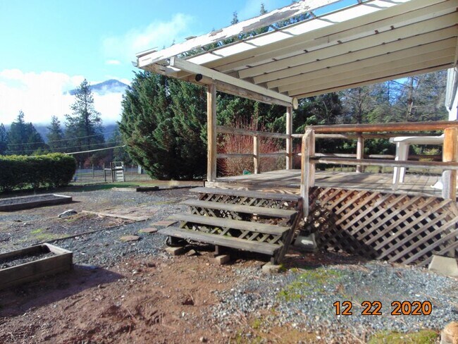 Building Photo - Ruch area 3-bedroom 2-bath home on acreage