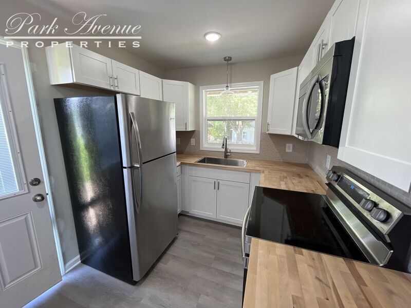Foto principal - 906 Eastwood Dr